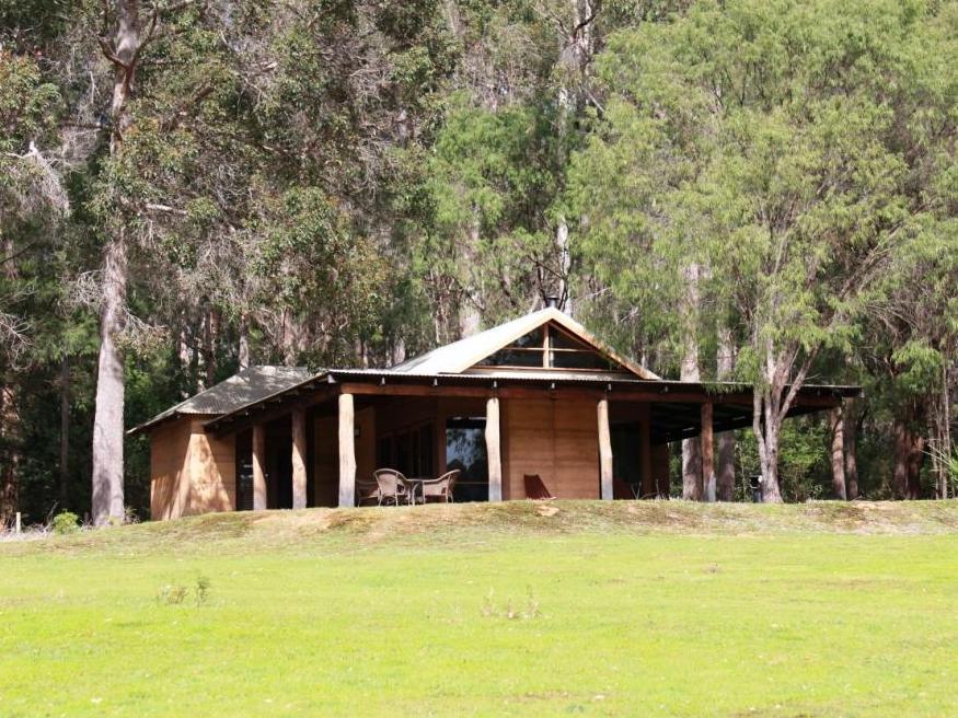 Marima Cottages Pemberton Exterior photo
